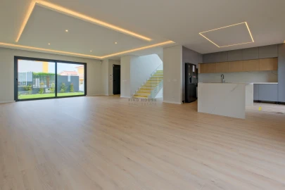 Moradia T4 para Venda em Carcavelos e Parede