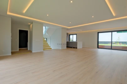 Moradia T4 para Venda em Carcavelos e Parede