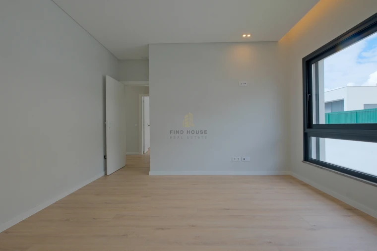 Moradia T4 para Venda em Carcavelos e Parede Foto 48