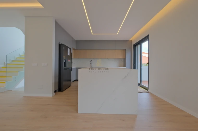 Moradia T4 para Venda em Carcavelos e Parede Foto 19
