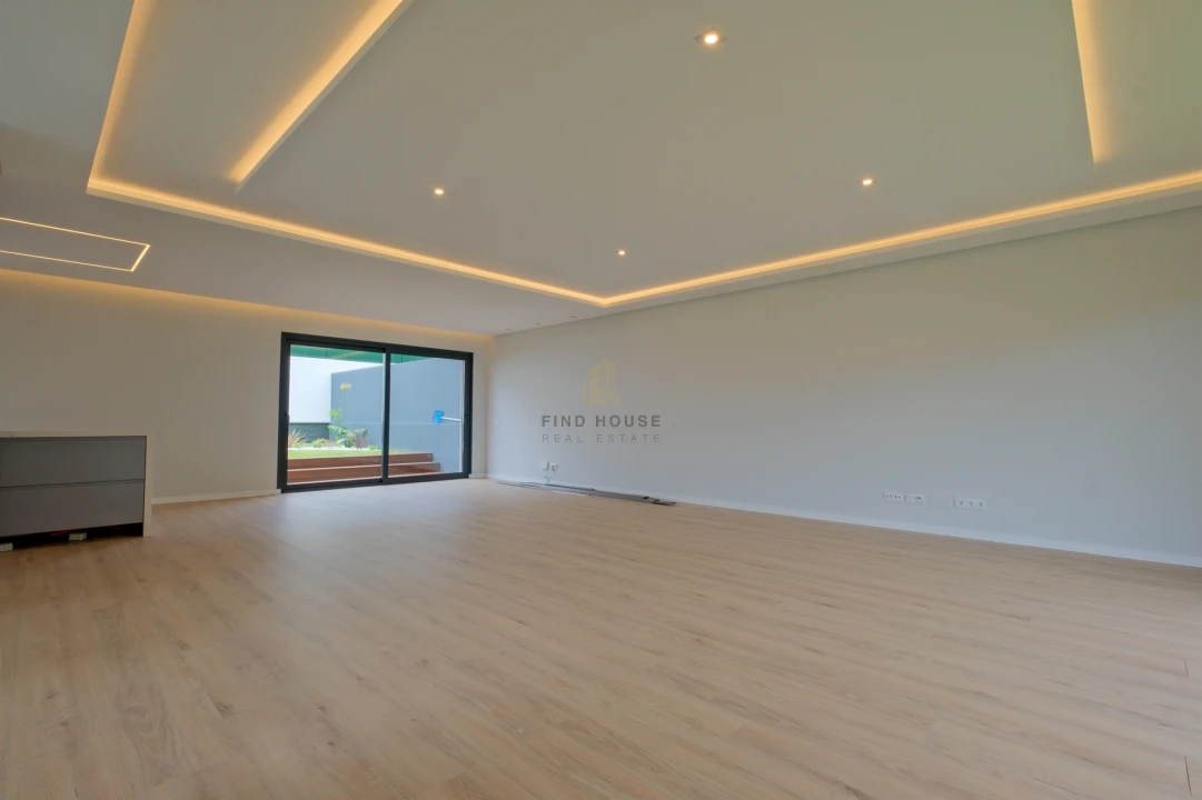 Moradia T4 para Venda em Carcavelos e Parede Foto 15