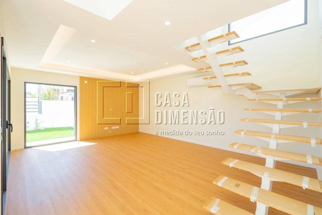 Moradia T4 para Venda em Charneca de Caparica e Sobreda Foto 13