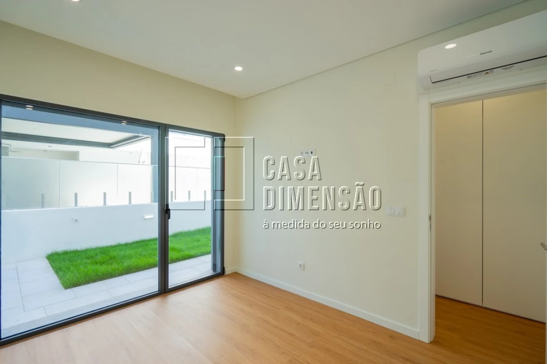 Moradia T4 para Venda em Charneca de Caparica e Sobreda Foto 32