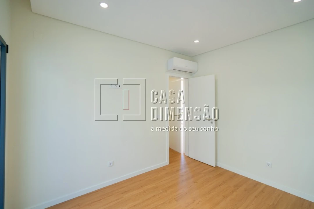 Moradia T4 para Venda em Charneca de Caparica e Sobreda Foto 33