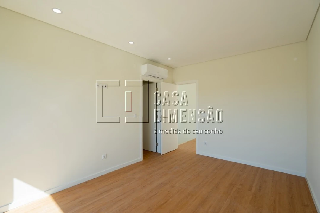 Moradia T4 para Venda em Charneca de Caparica e Sobreda Foto 44