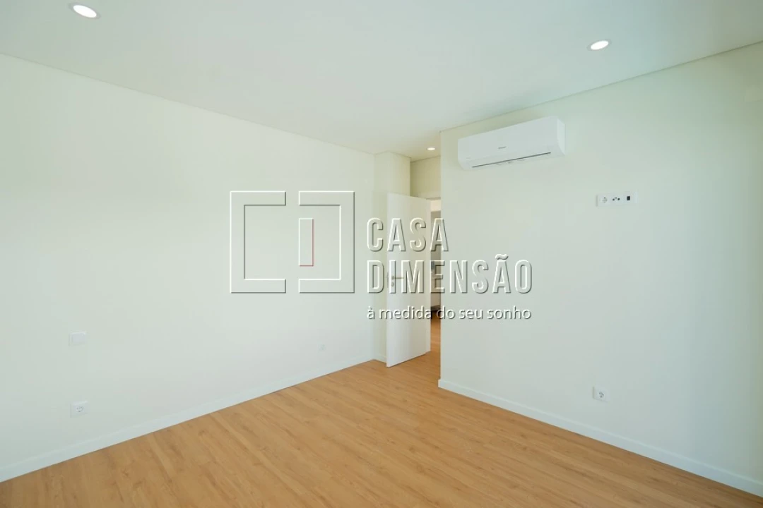 Moradia T4 para Venda em Charneca de Caparica e Sobreda Foto 60