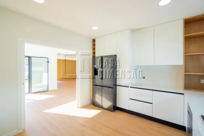 Moradia T4 para Venda em Charneca de Caparica e Sobreda