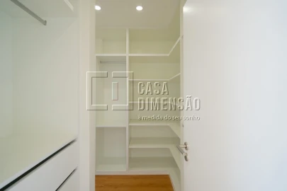 Moradia T4 para Venda em Charneca de Caparica e Sobreda
