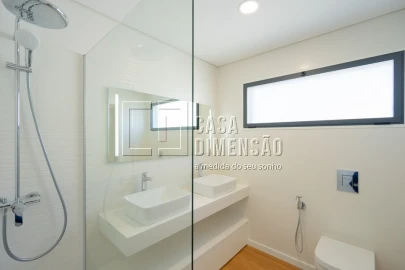 Moradia T4 para Venda em Charneca de Caparica e Sobreda