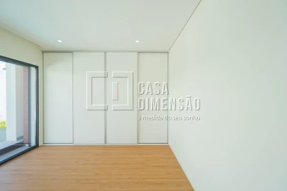 Moradia T4 para Venda em Charneca de Caparica e Sobreda