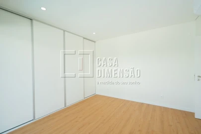 Moradia T4 para Venda em Charneca de Caparica e Sobreda