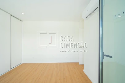 Moradia T4 para Venda em Charneca de Caparica e Sobreda