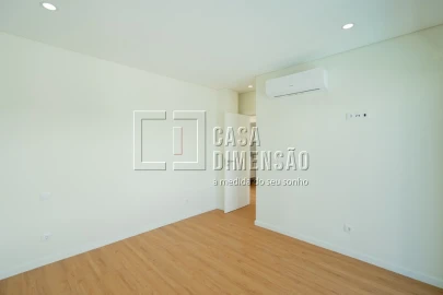 Moradia T4 para Venda em Charneca de Caparica e Sobreda