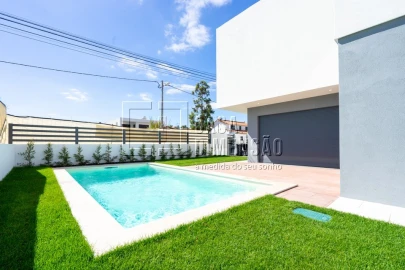 Moradia T4 para Venda em Charneca de Caparica e Sobreda