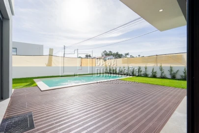 Moradia T4 para Venda em Charneca de Caparica e Sobreda