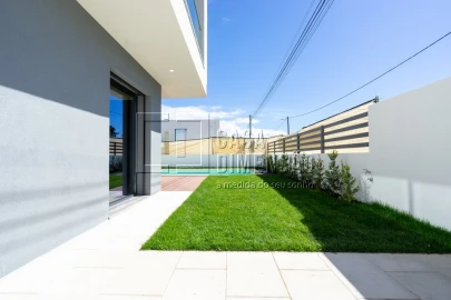 Moradia T4 para Venda em Charneca de Caparica e Sobreda