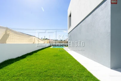 Moradia T4 para Venda em Charneca de Caparica e Sobreda
