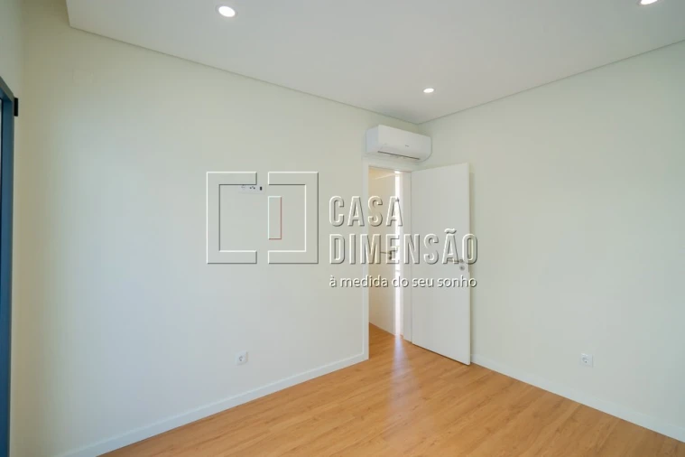 Moradia T4 para Venda em Charneca de Caparica e Sobreda Foto 33
