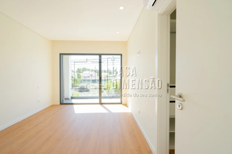 Moradia T4 para Venda em Charneca de Caparica e Sobreda Foto 41