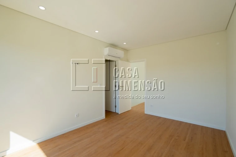 Moradia T4 para Venda em Charneca de Caparica e Sobreda Foto 44
