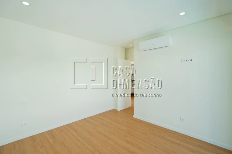 Moradia T4 para Venda em Charneca de Caparica e Sobreda Foto 60