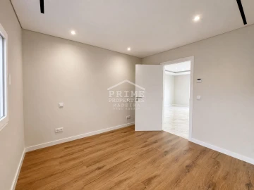 Moradia T4 para Venda em Funchal (Santa Maria Maior)