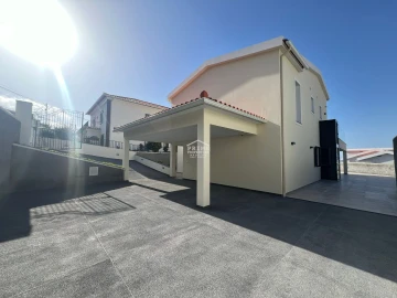 Moradia T4 para Venda em Funchal (Santa Maria Maior)