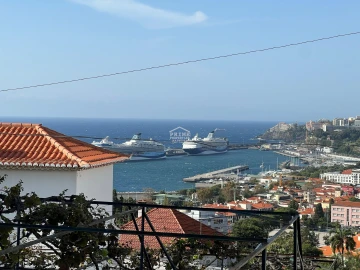 Moradia T4 para Venda em Funchal (Santa Maria Maior)