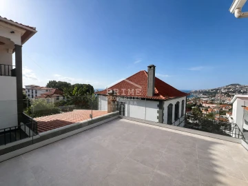 Moradia T4 para Venda em Funchal (Santa Maria Maior)