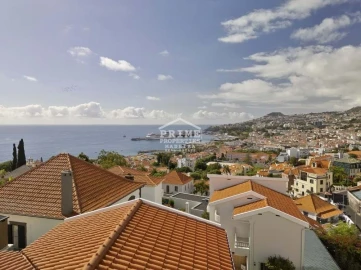 Moradia T4 para Venda em Funchal (Santa Maria Maior)