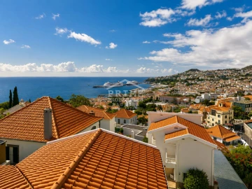 Moradia T4 para Venda em Funchal (Santa Maria Maior)
