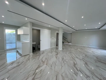 Moradia T4 para Venda em Funchal (Santa Maria Maior)