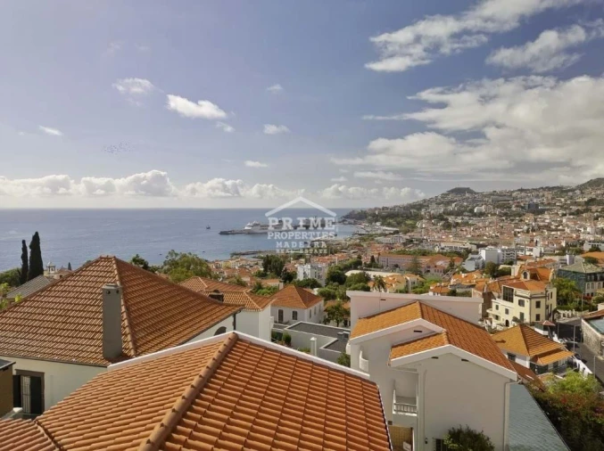 Moradia T4 para Venda em Funchal (Santa Maria Maior) Foto 2