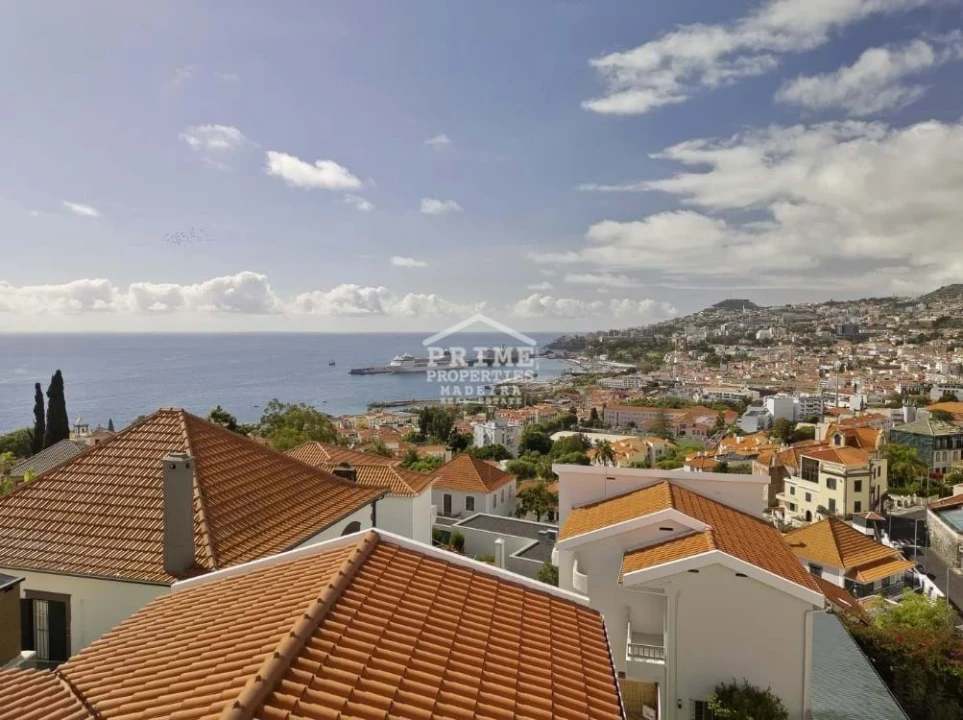 Moradia T4 para Venda em Funchal (Santa Maria Maior) Foto 2