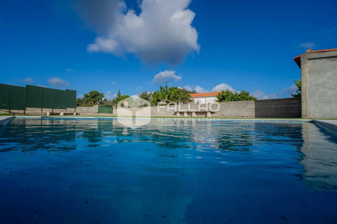 Moradia T4 para Venda em Cabeção Foto 1