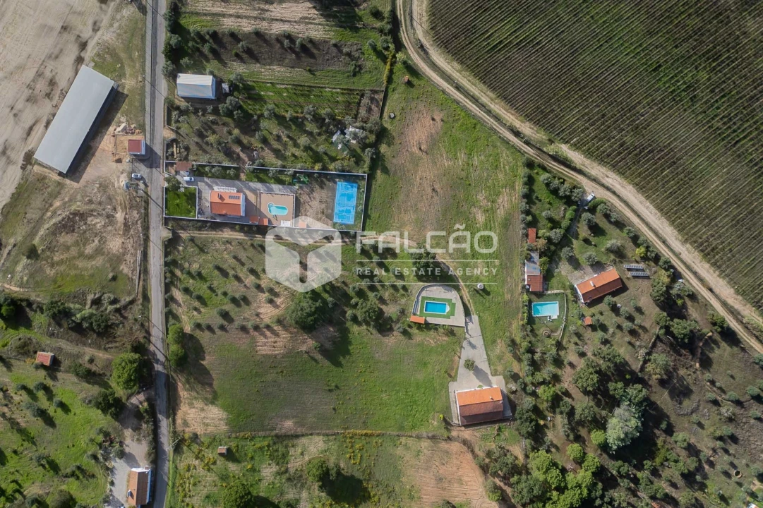 Moradia T4 para Venda em Cabeção Foto 49