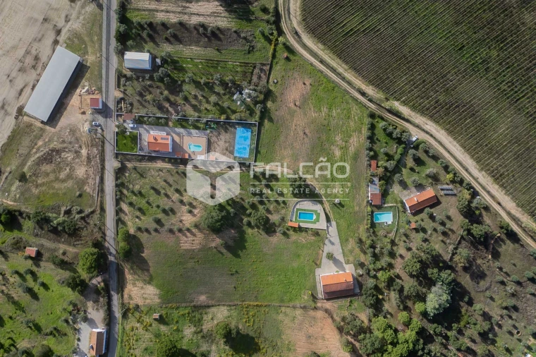 Moradia T4 para Venda em Cabeção Foto 49