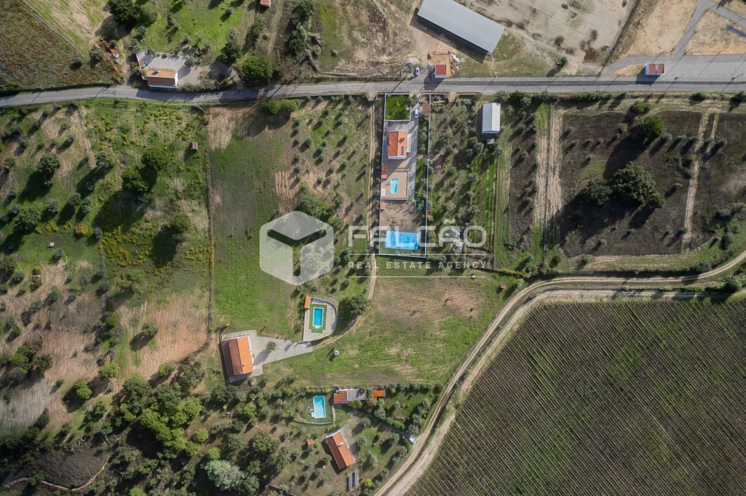 Moradia T4 para Venda em Cabeção Foto 50