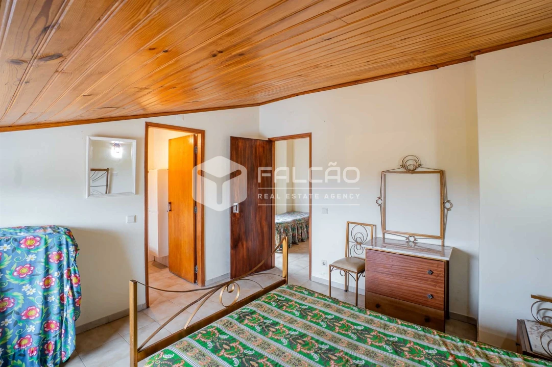 Moradia T4 para Venda em Cabeção Foto 32