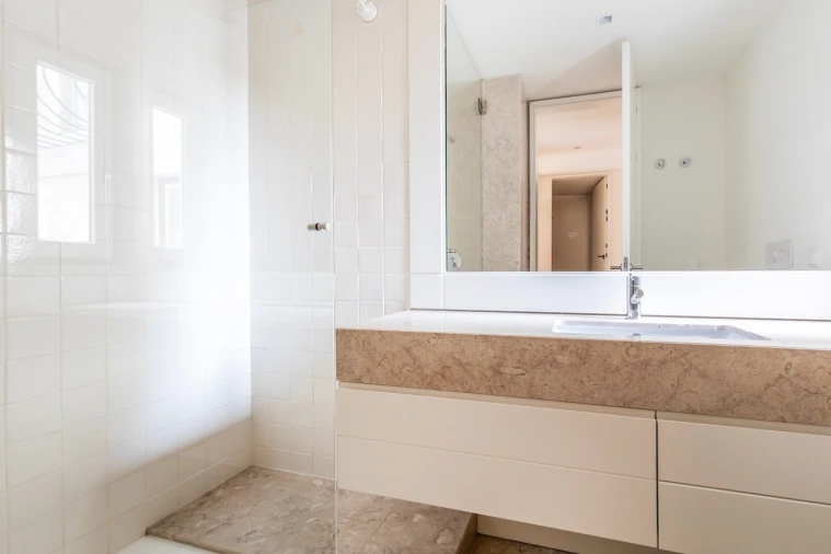 Apartamento T4 para Venda em Santo António Foto 14