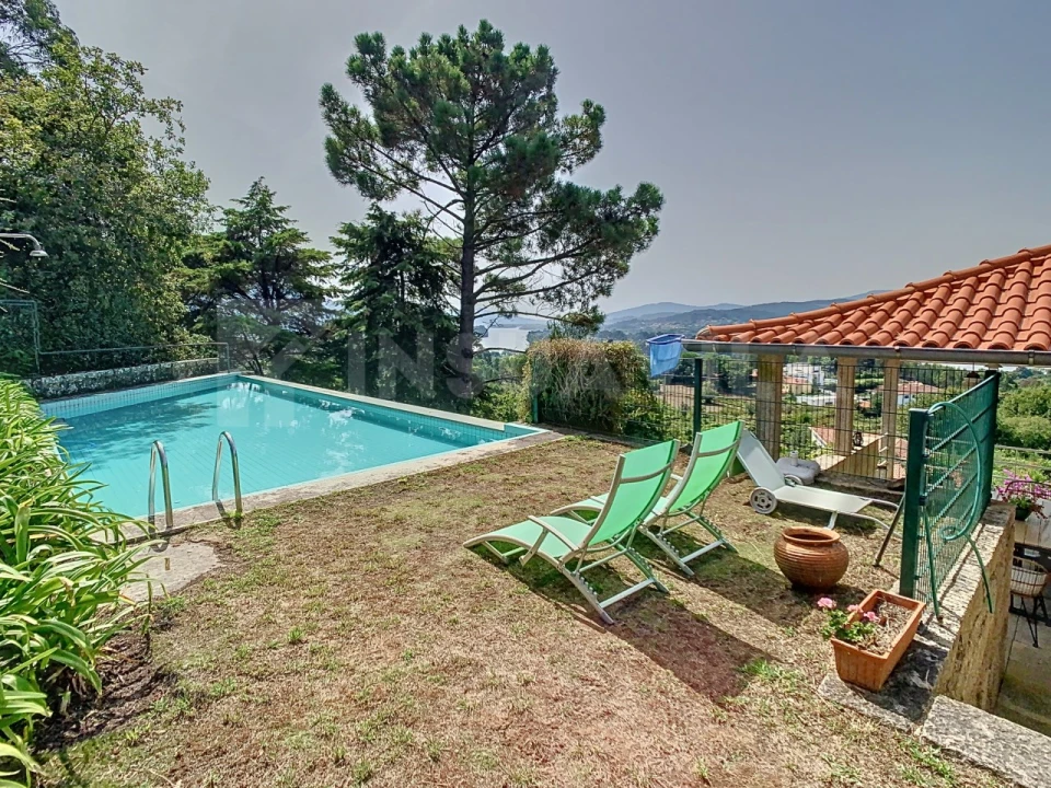 Moradia T4 para Venda em Loivo Foto 3