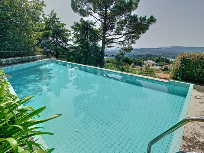 Moradia T4 para Venda em Loivo Foto 2