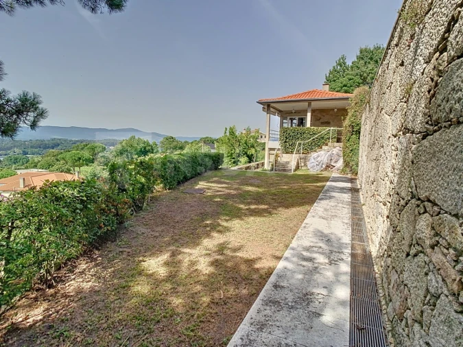 Moradia T4 para Venda em Loivo Foto 4