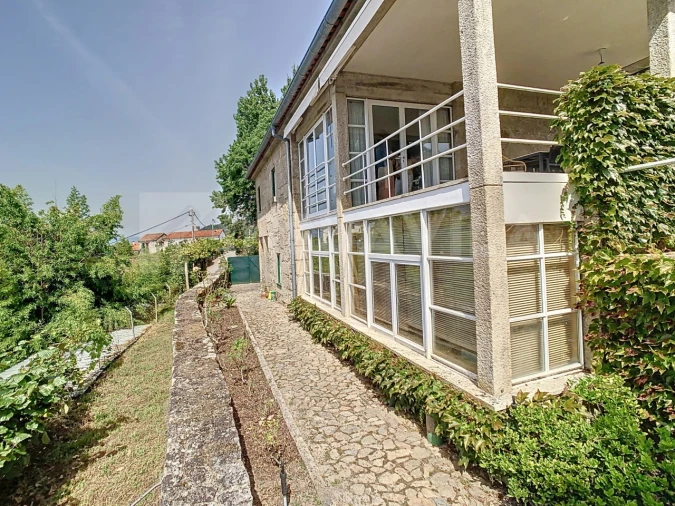 Moradia T4 para Venda em Loivo Foto 8