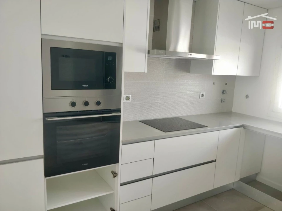 Moradia T4 para Venda em Fernao Ferro Foto 1