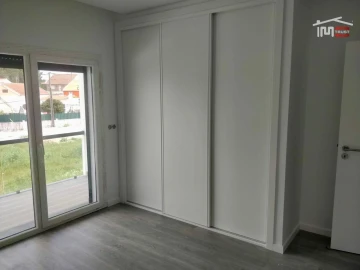 Moradia T4 para Venda em Fernao Ferro