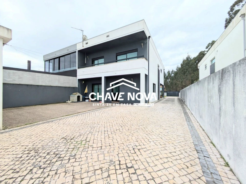 Moradia T4 para Venda em Palhaça Foto 23