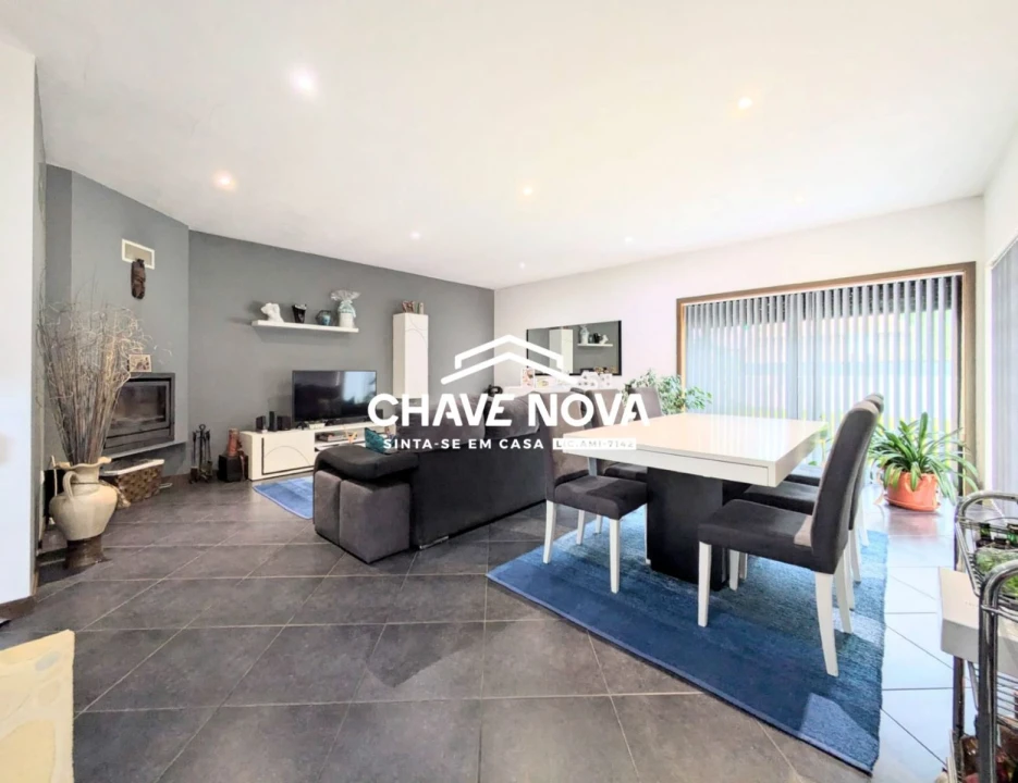 Moradia T4 para Venda em Palhaça Foto 3