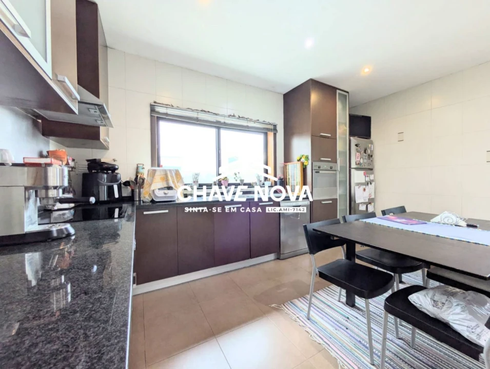 Moradia T4 para Venda em Palhaça Foto 6