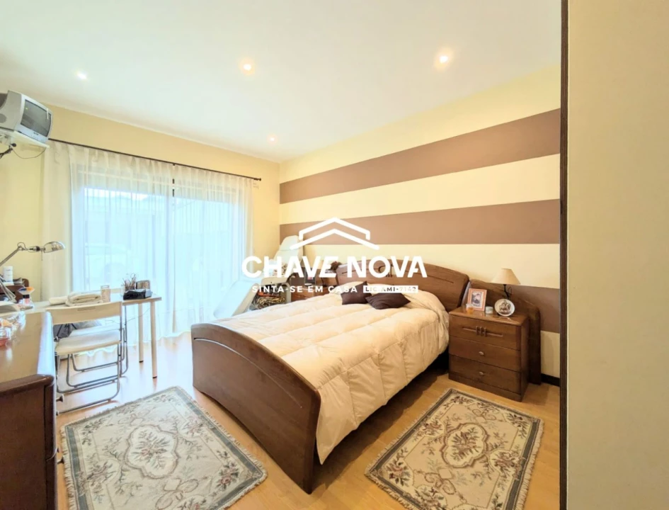 Moradia T4 para Venda em Palhaça Foto 7